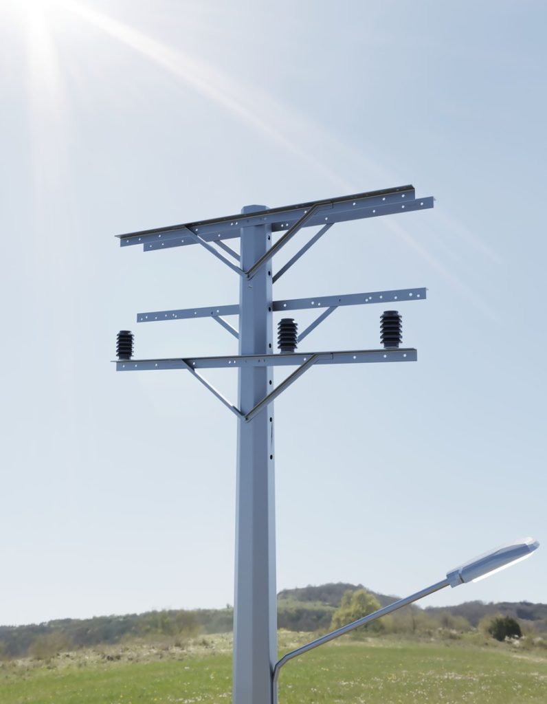 postes metálicos para alumbrado publico